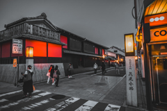 変な色の京都