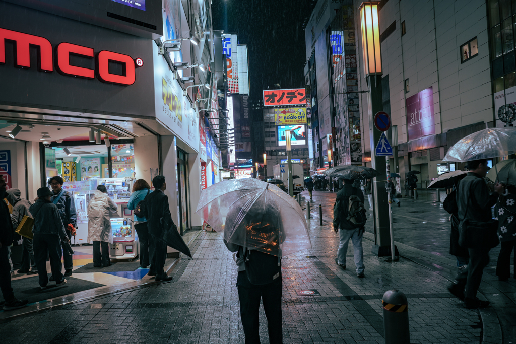 アキバは今日も雨だった