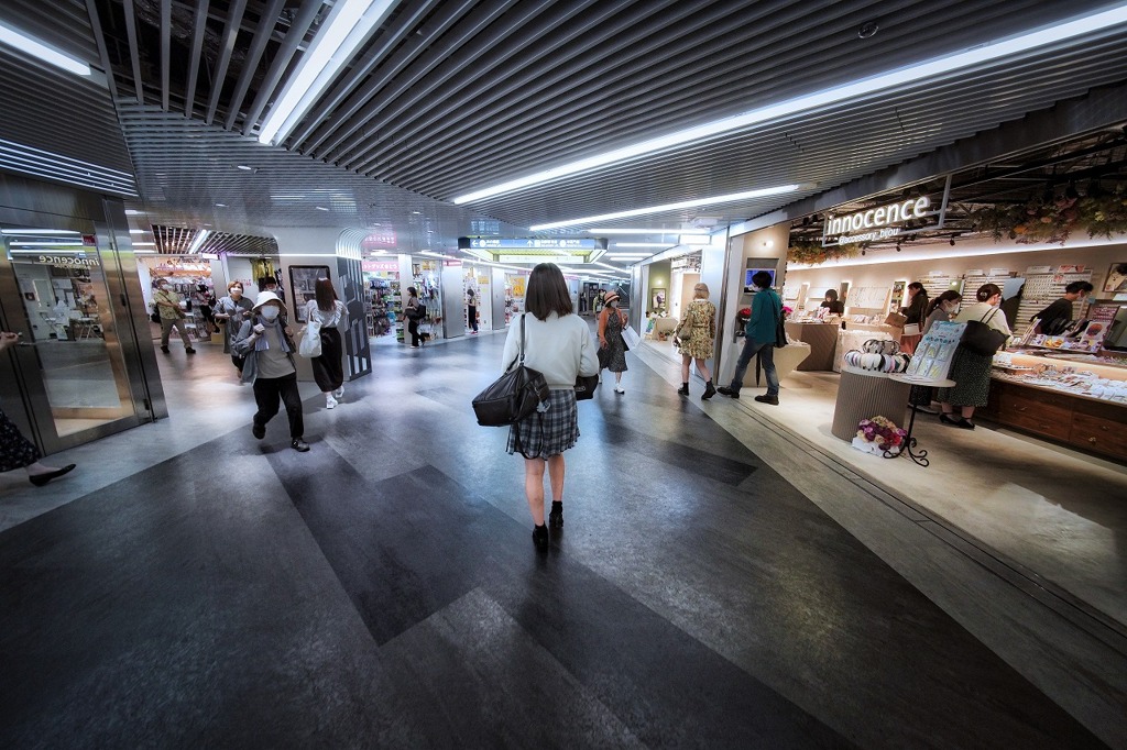 One day underground shopping mall