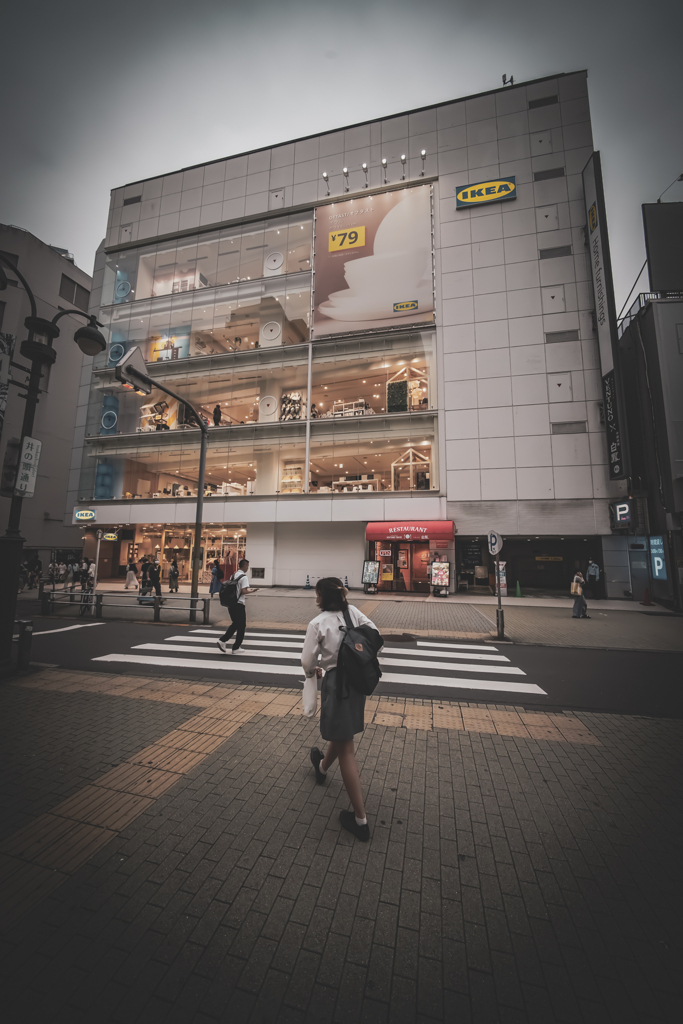 明るい明日に君はいない