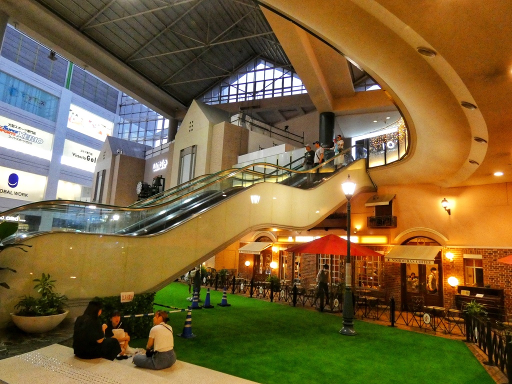 エスカレーター広場