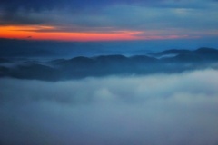 雲海の夜明け