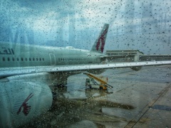 雨のミラノ空港