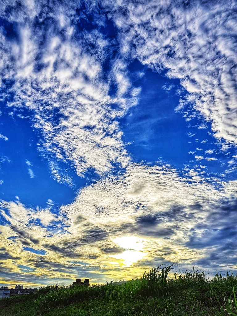 淀川の夕空　（HDR)