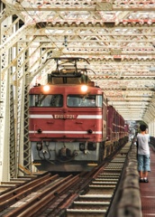 赤川鉄橋を走る貨物列車