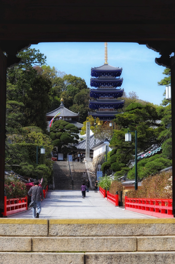 中山寺山門より