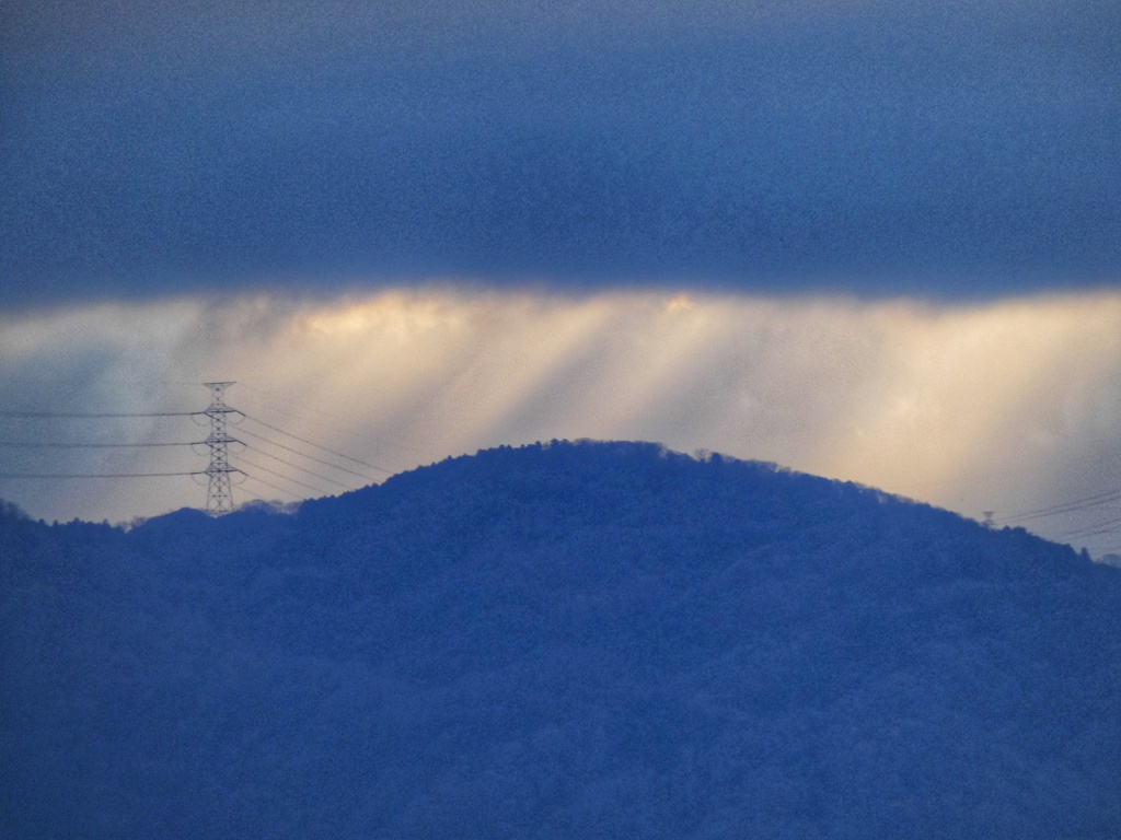 雲間の日射し