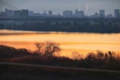 川面が染まる朝