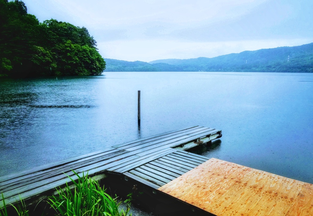 雨の青木湖（長野県）
