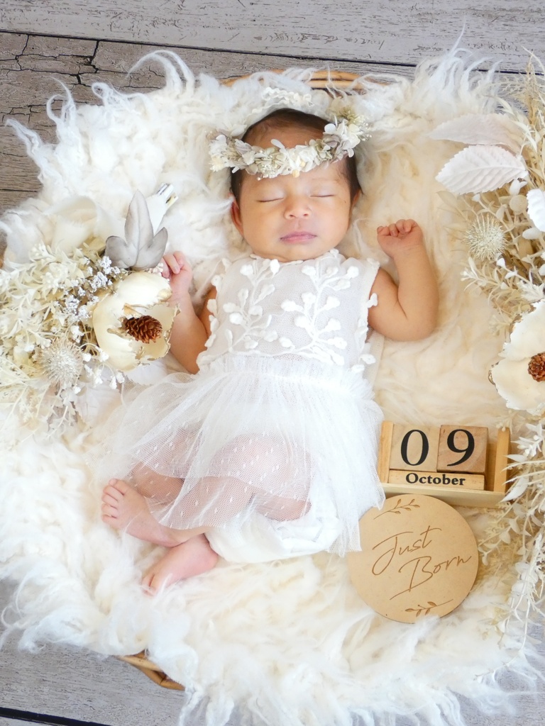 NEWBORN PHOTO