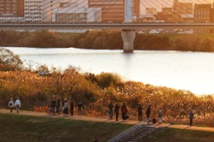 日の出を待つ人たち