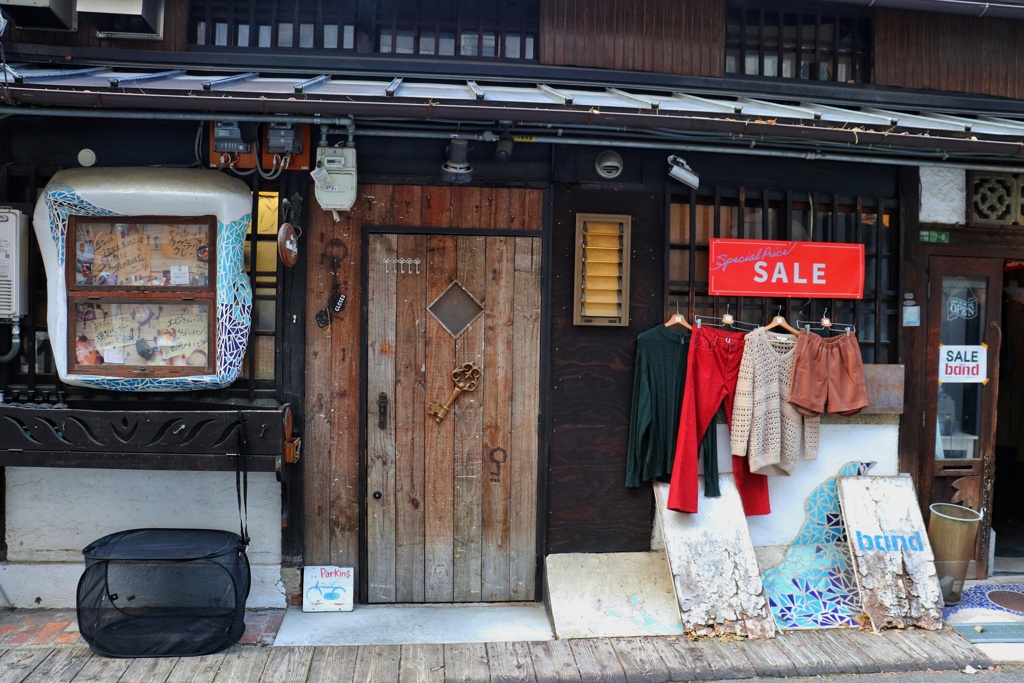 レストランと衣料品店
