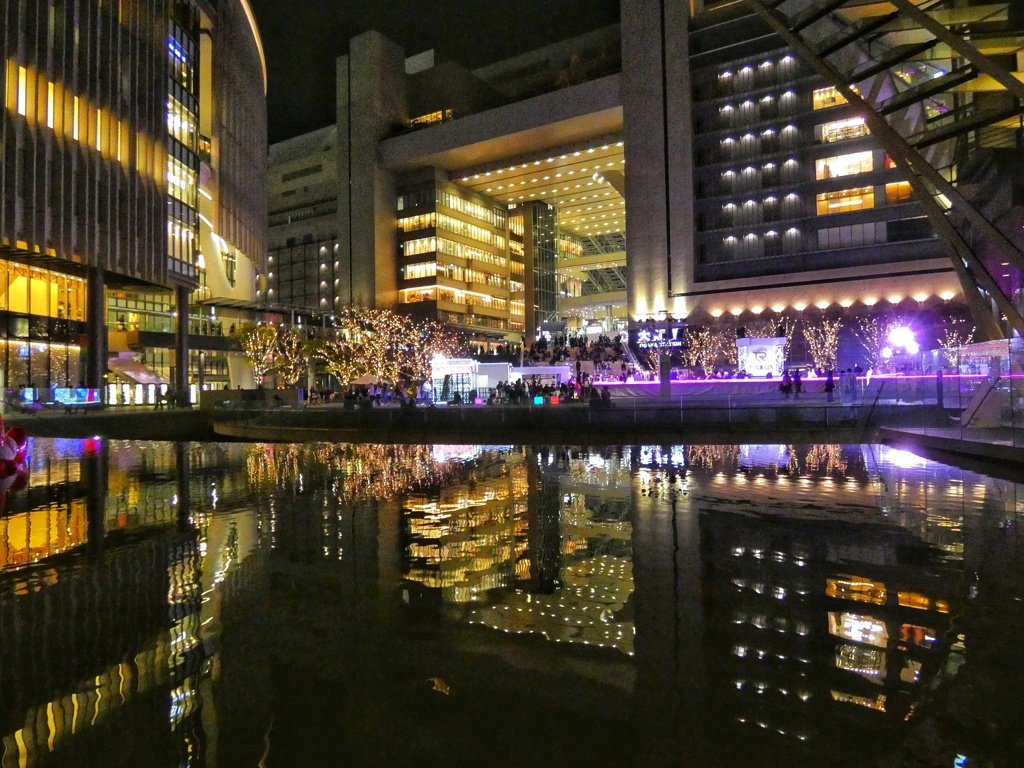 夜のうめきた広場