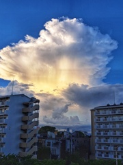 見たことも無い怖そうな雲