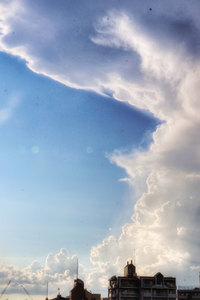 夏雲立つ