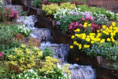 水が流れる花壇