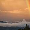 雲の隙間から