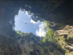 洞窟のお寺から開けた空