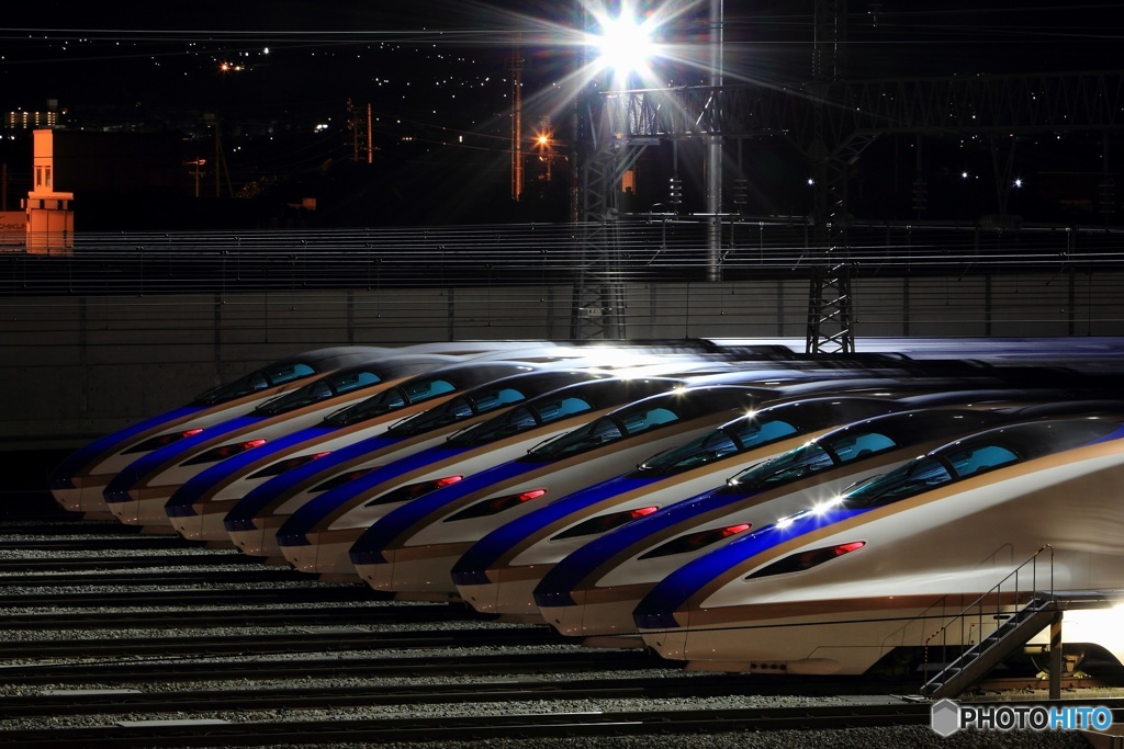 夜明け前の車両基地
