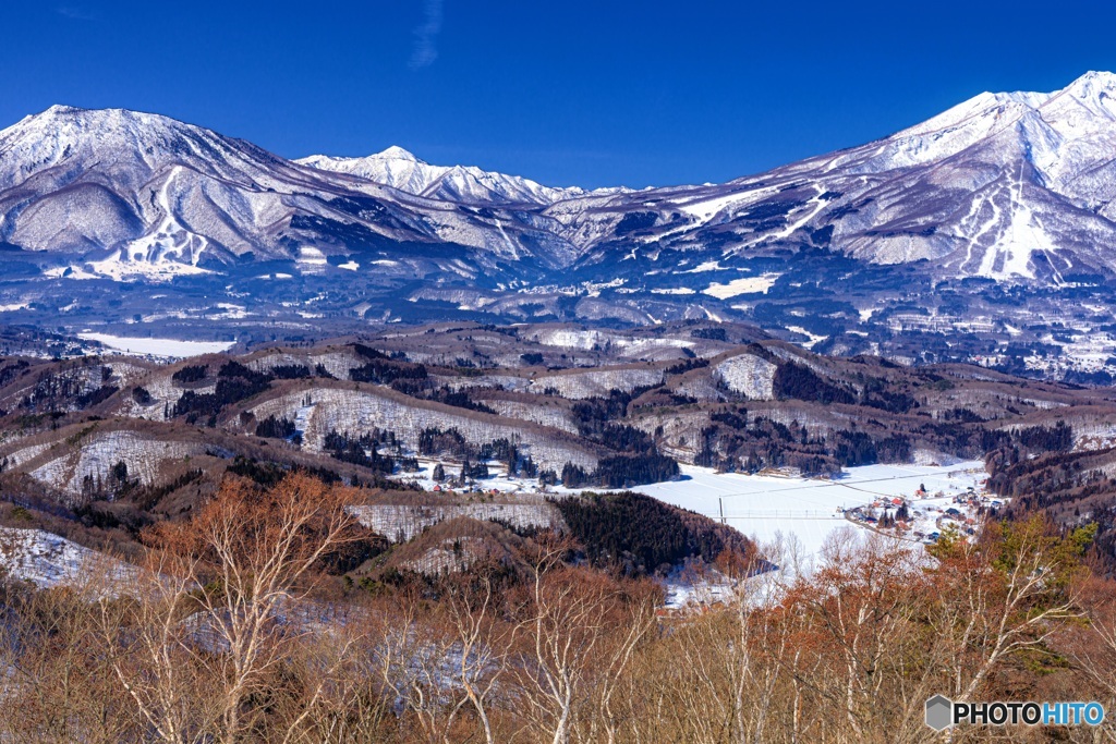長野県・冬の北信の山岳風景