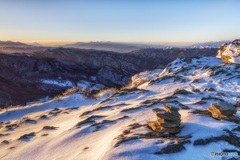 長野県・美ヶ原高原 朝日射す雪の岩 2