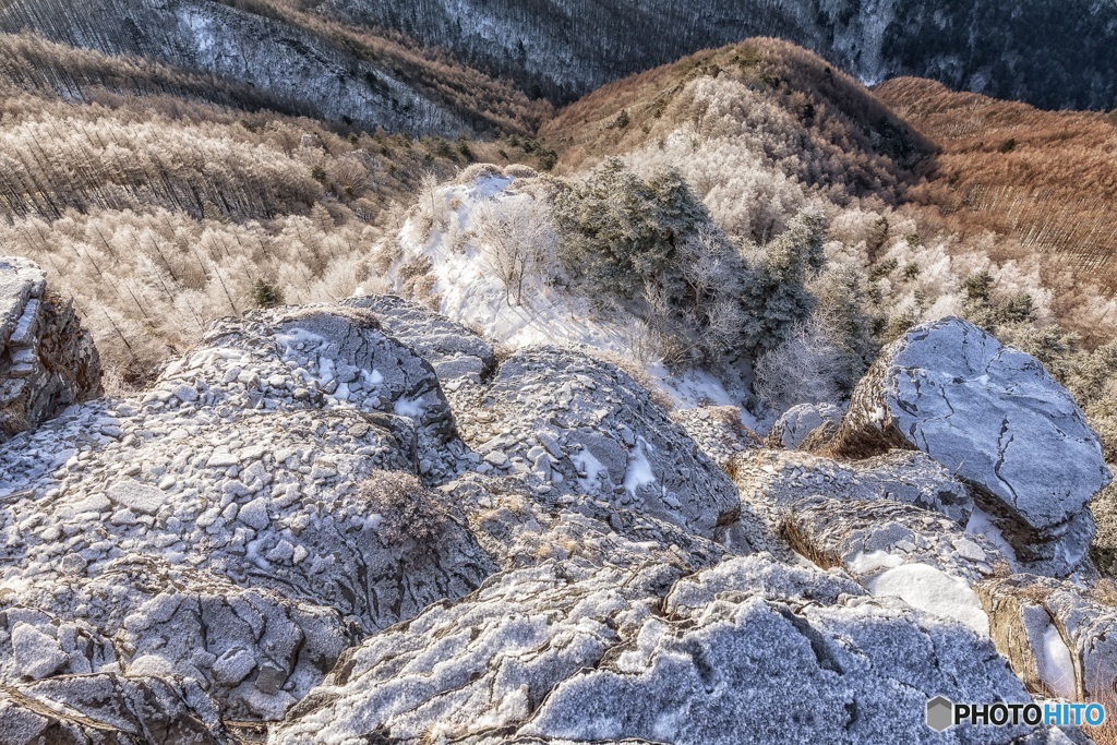 長野県・美ヶ原高原 霧氷の岩場