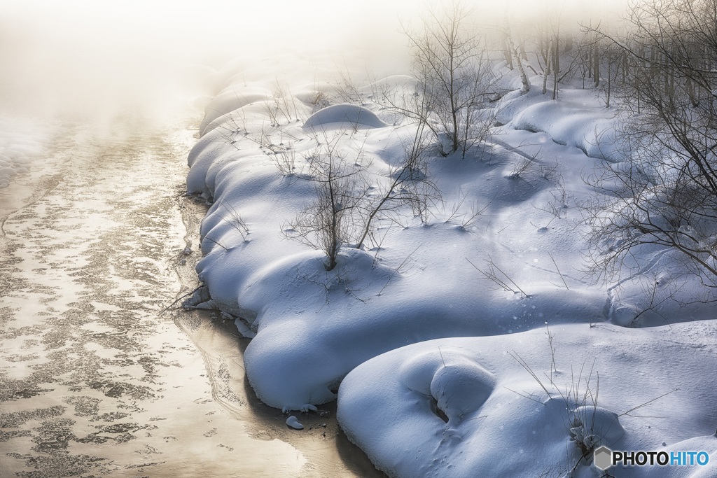 北海道・美瑛町 朝霧の美瑛川