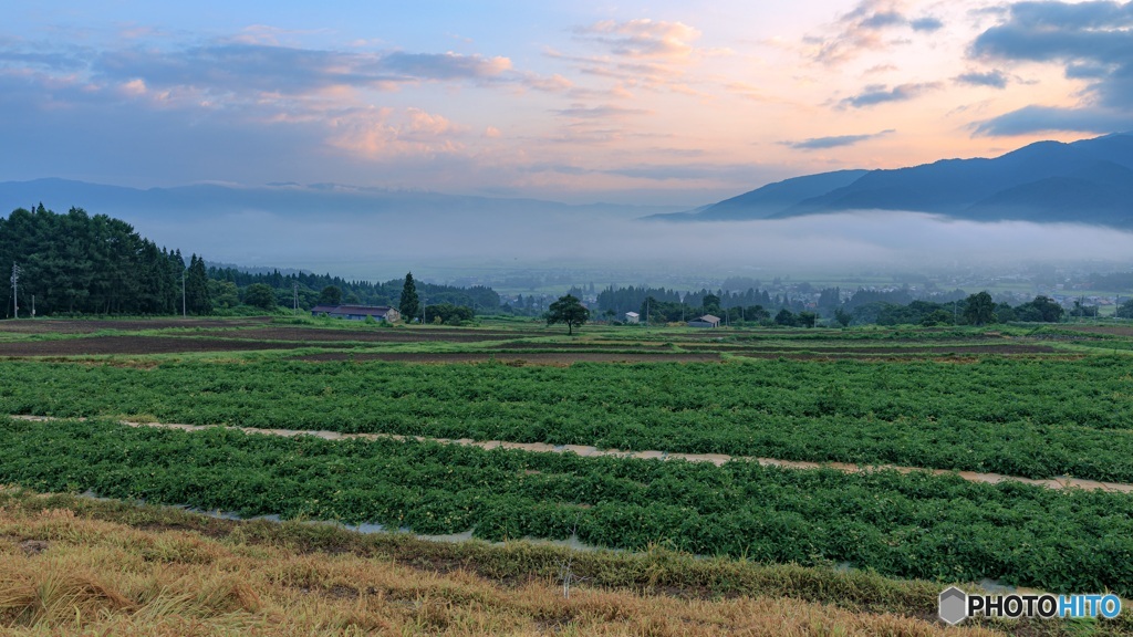 長野県・木島平村 朝霧と朝焼けの風景