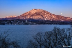長野県・冬の野尻湖と黒姫山の夜明け 2
