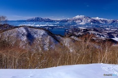長野県・冬の野尻湖と黒姫山と飯縄山の風景 4
