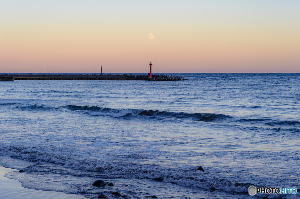 静岡県・伊東市 夏の宇佐美留田浜の夕景