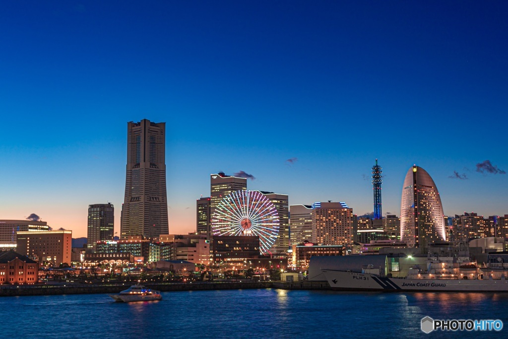 神奈川県・みなとみらいの夕景 1