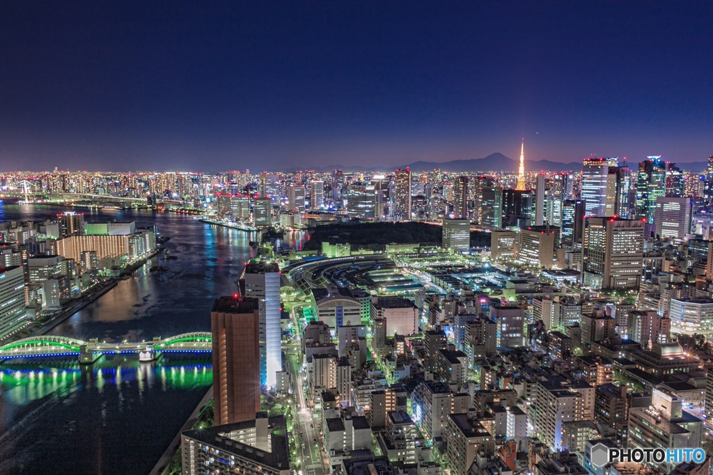東京都・聖路加ガーデンの夜景