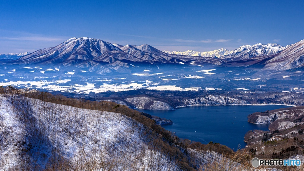 長野県・冬の野尻湖と飯縄山の風景 1