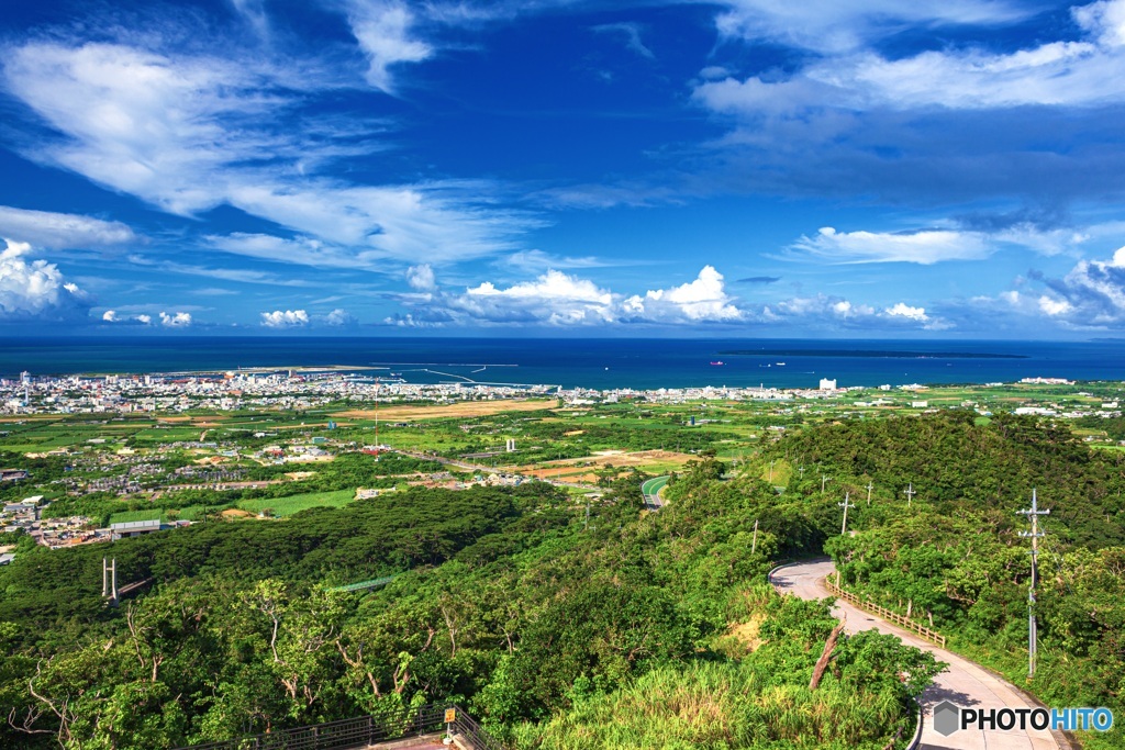 沖縄県・石垣島 エメラルドの海を見る展望台からの風景 1