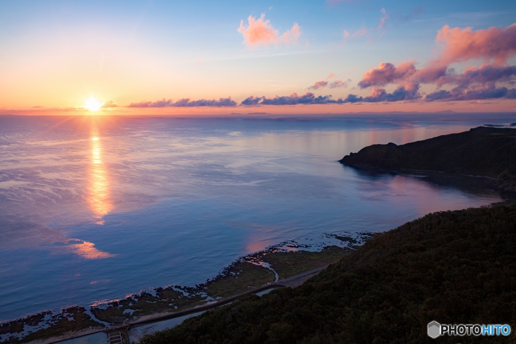 沖縄県・久米島の朝焼け