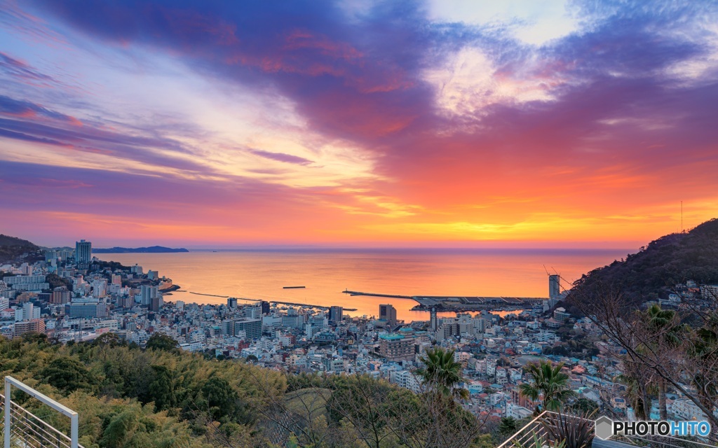 静岡県・熱海の朝焼け