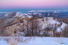 長野県・八子ヶ峰から望む北アルプスの夜明け
