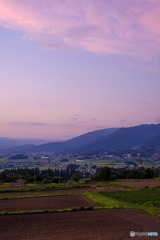 長野県・木島平村 幻想的な色に染まる村の夕景