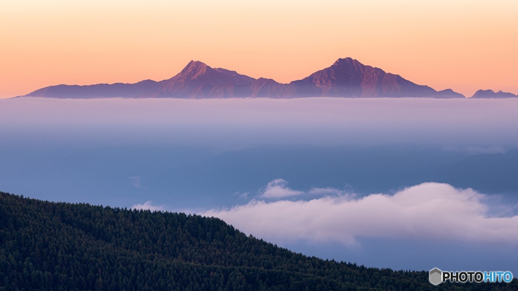 長野県・南アルプスの朝焼け