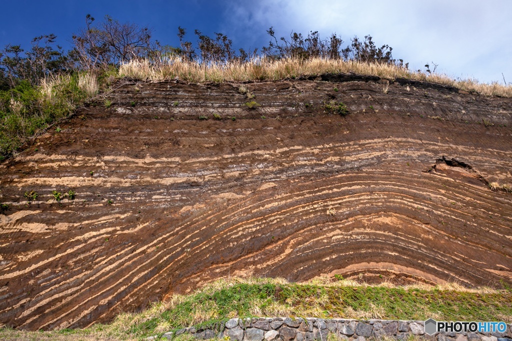 東京都・伊豆大島の地層の風景