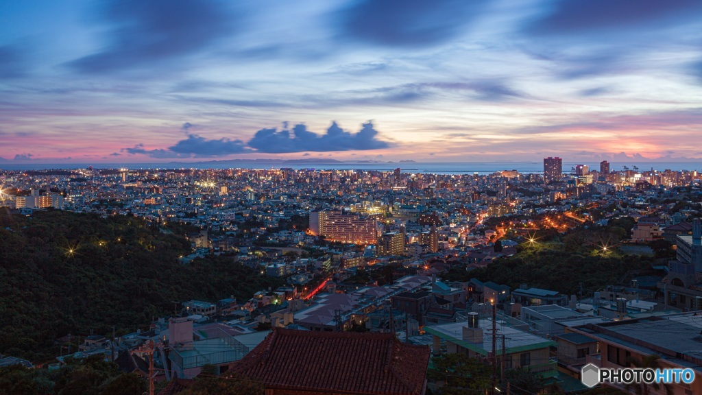 沖縄県・那覇の夕景