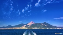 長崎県・海上から望む雲仙の山々