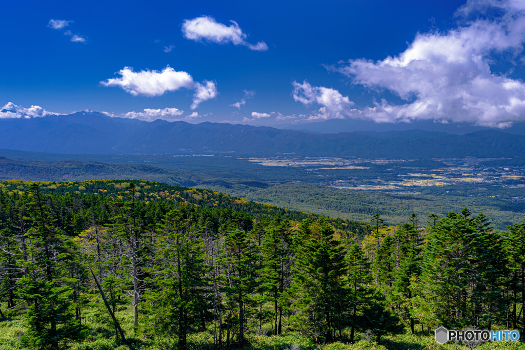 長野県・北横岳 初秋の登山道から眺める風景