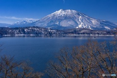 長野県・冬の野尻湖と黒姫山の風景 2