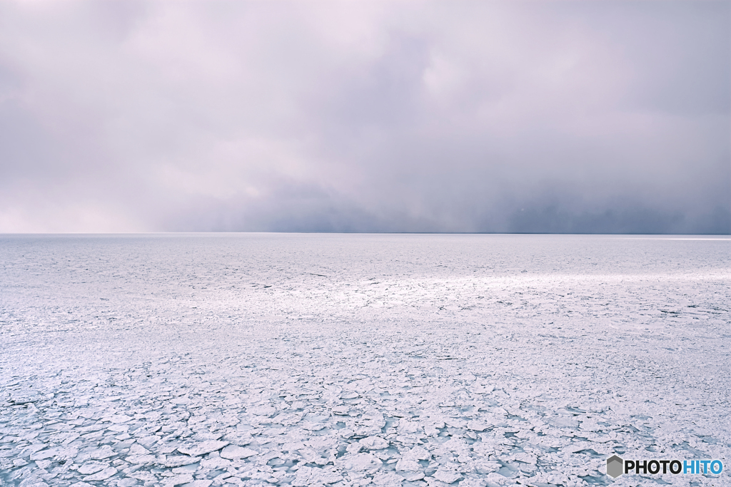 北海道・網走市 能取岬から眺める流氷