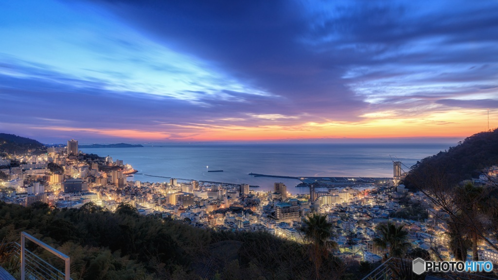 静岡県・熱海の夜明け