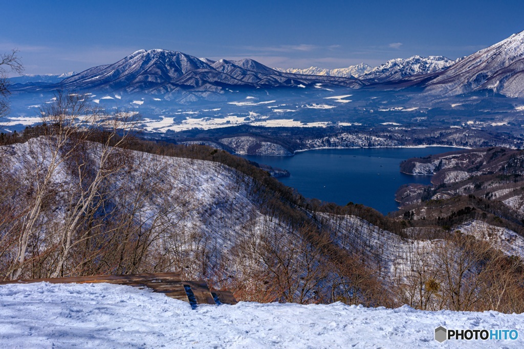 長野県・冬の野尻湖と飯縄山の風景 2