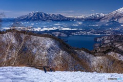 長野県・冬の野尻湖と飯縄山の風景 2