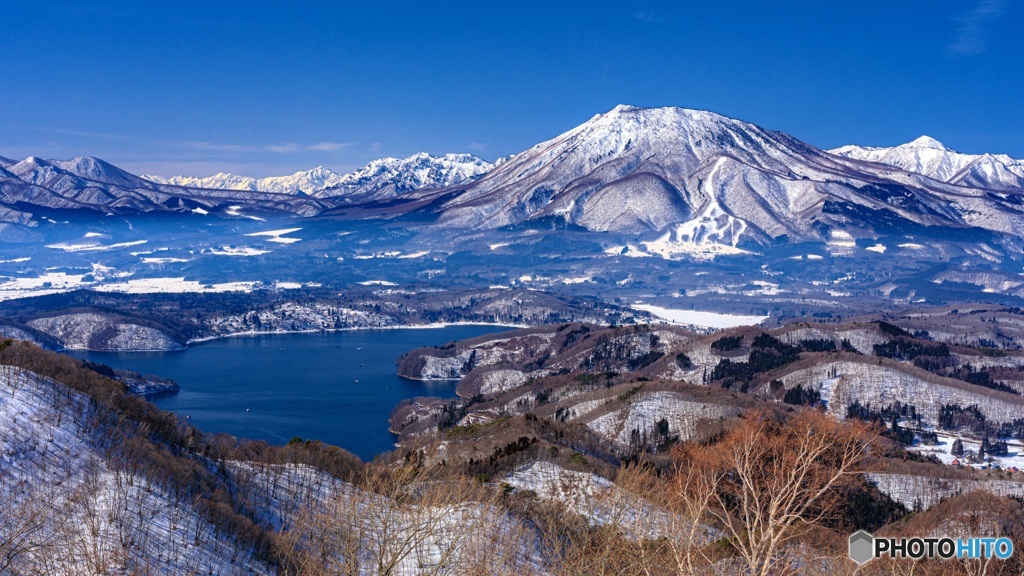 長野県・冬の野尻湖と黒姫山の風景 1